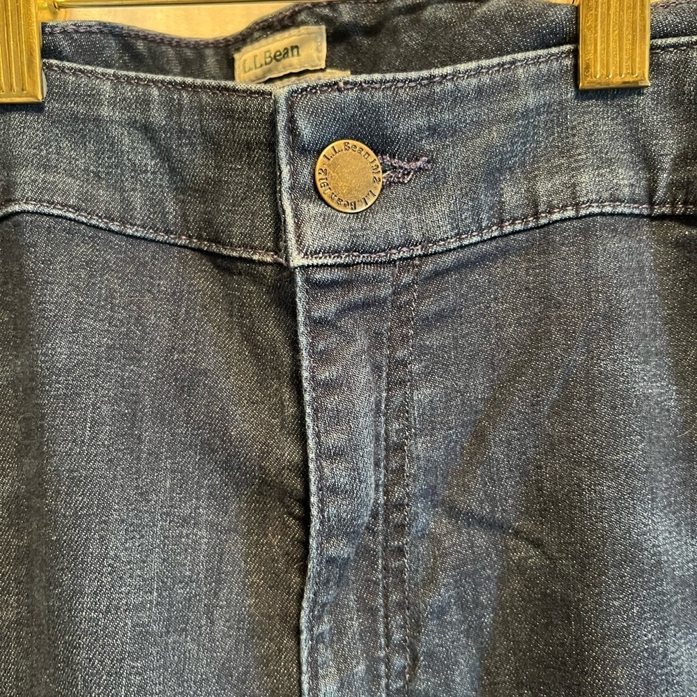 L.L. Bean classic fit jeans. Size 20. Medium wash. Great condition. - Picture 4 of 7